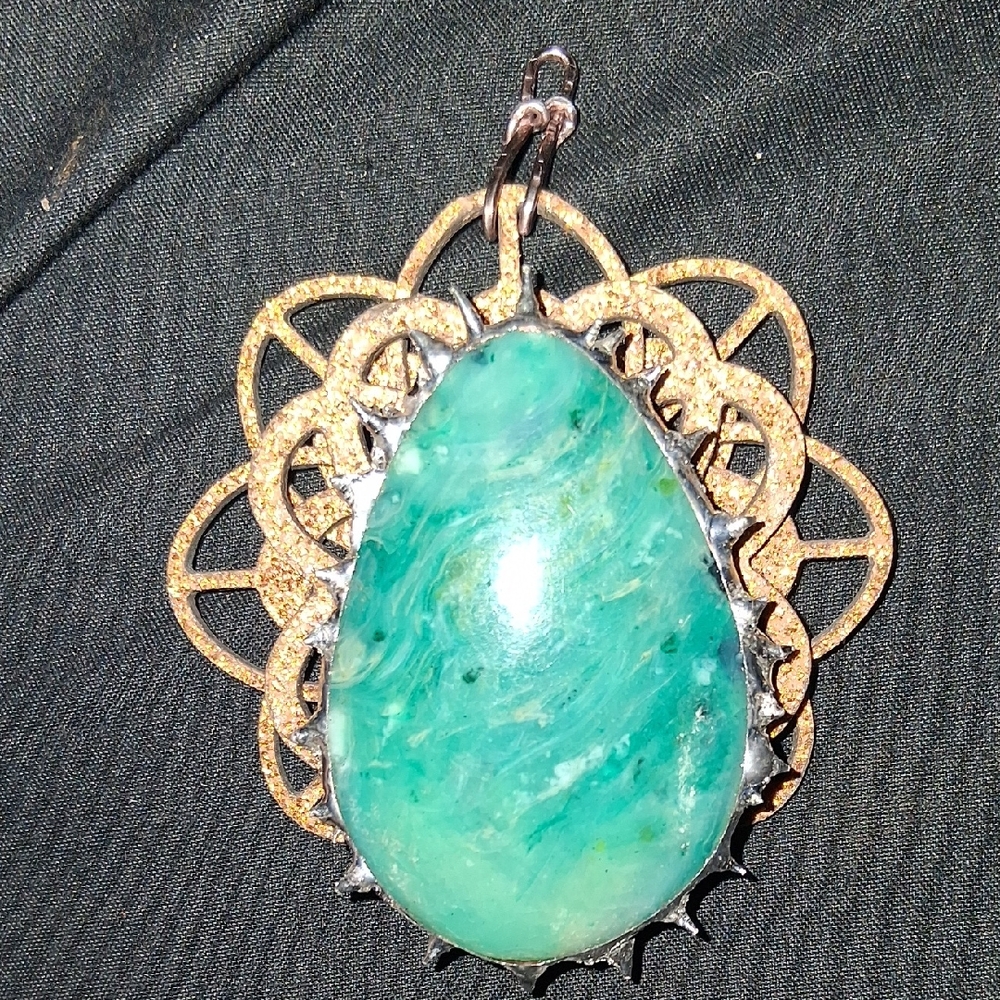 Elegant Gold and Turquoise Pendant Necklace